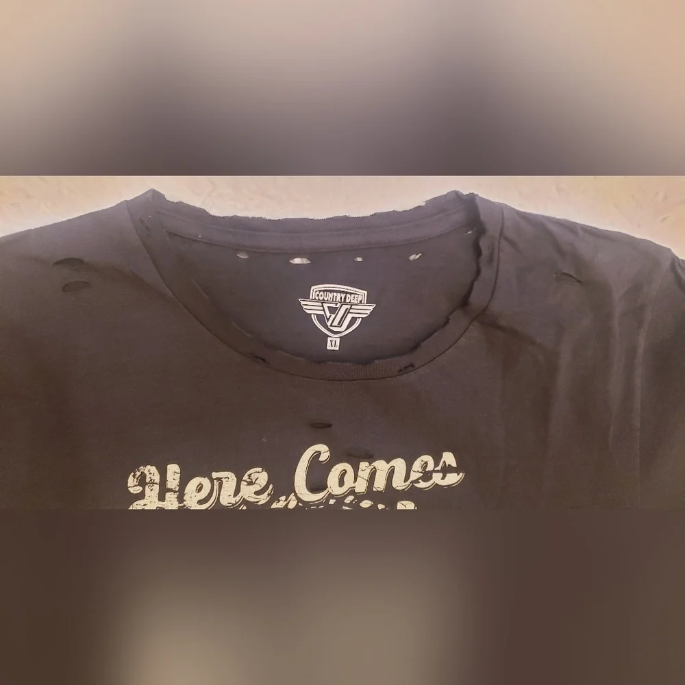 COUNTRY DEEP HERE COMES TROUBLE DISTRESSED T SHIRT - Picture 12 of 12